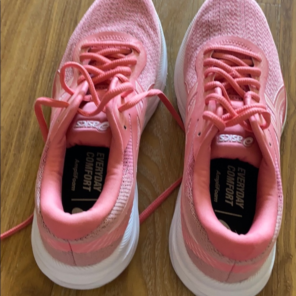 Shoes ASICS brand size 8 1/2 great condition